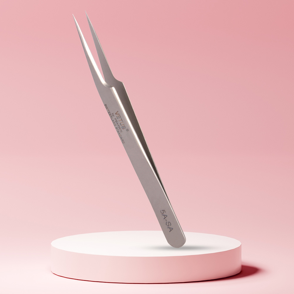 Long Lashes lash tweezers oblique