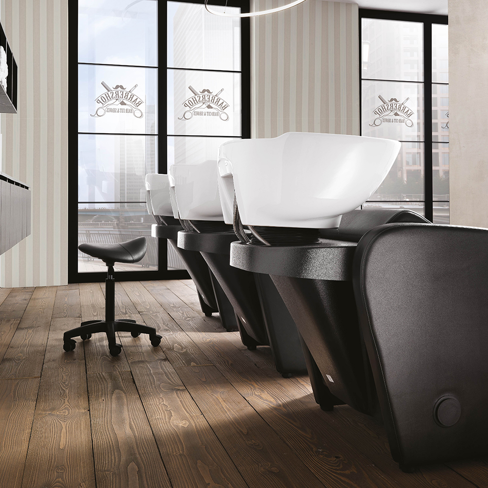 Class Confort Washing unit with raised footrest