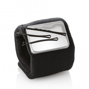 Magnetic hairpin holder for wrist